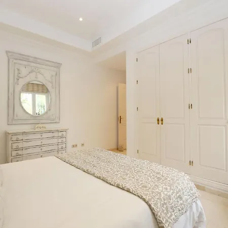 East Luxury Family Rosa Эстепона
