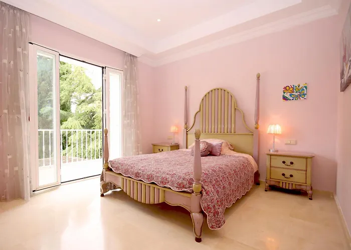 East Luxury Family Rosa Вілла