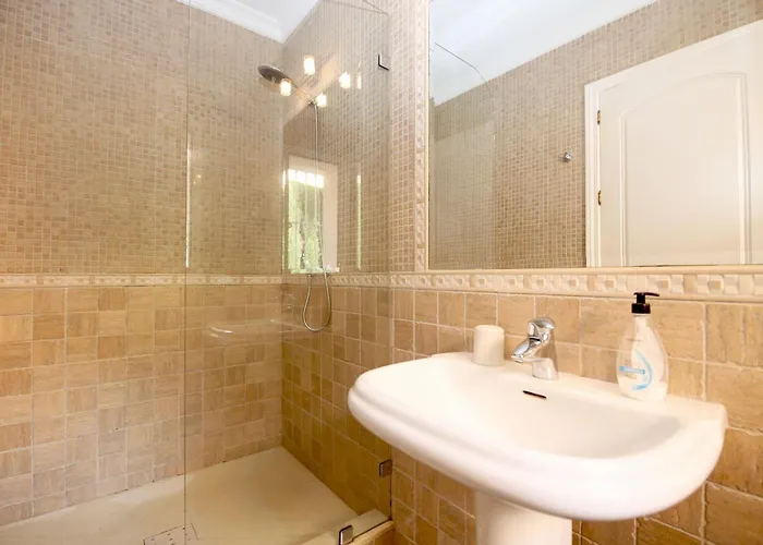 East Luxury Family Rosa Вілла Естепона