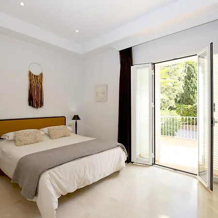 East Luxury Family Rosa Villa