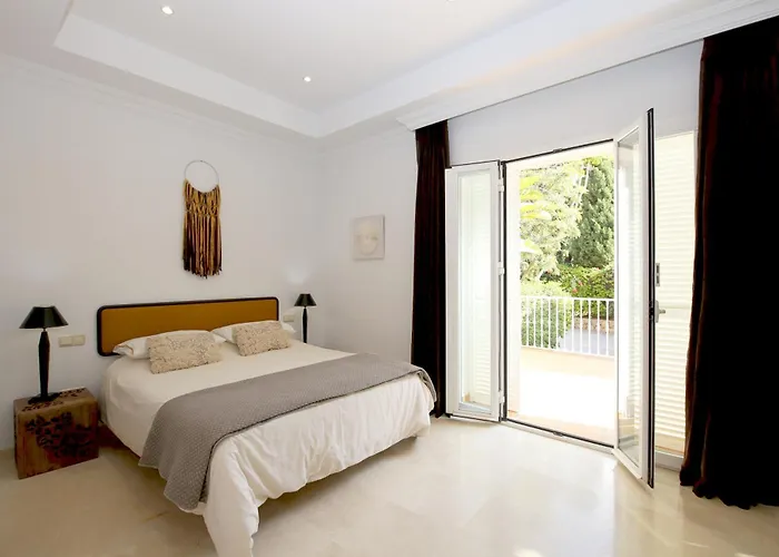 East Luxury Family Rosa Villa