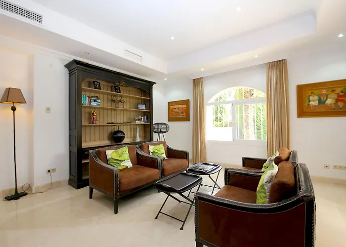 East Luxury Family Rosa Villa Estepona