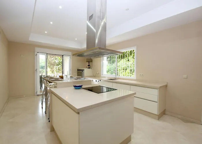 East Luxury Family Rosa Villa