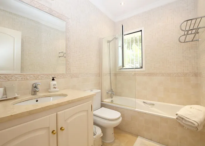 East Luxury Family Rosa Villa Estepona